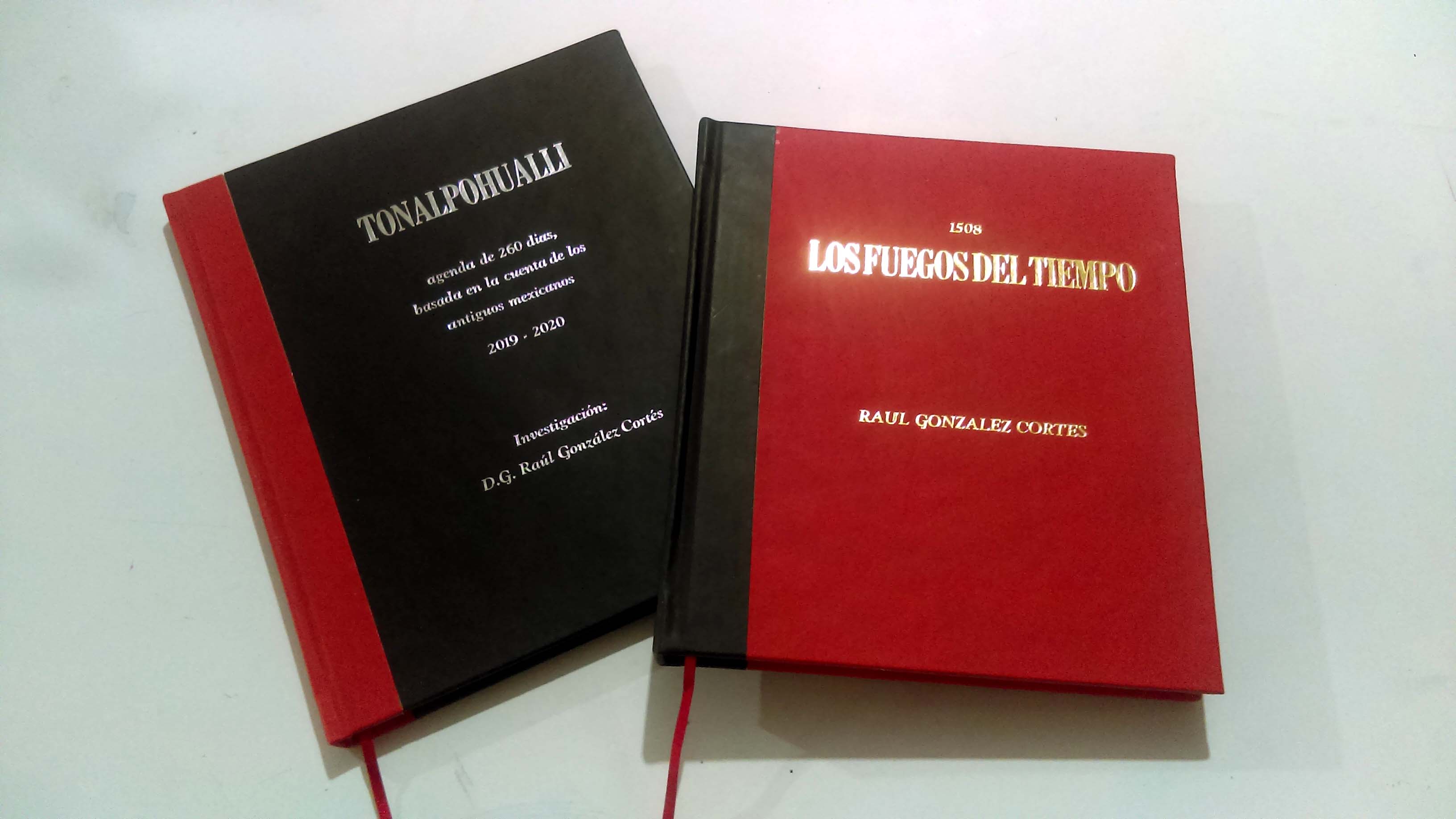 Libro y agenda del calendario mexicano